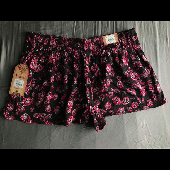 Mudd Floral Black and Pink Flowy Shorts (NWT) - Picture 2 of 3